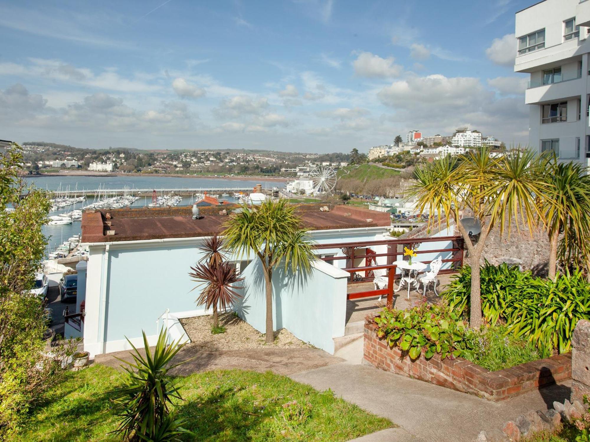 Riviera View *